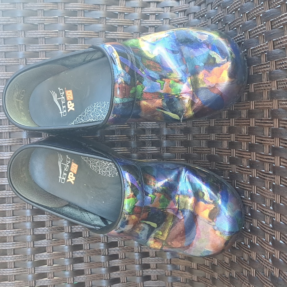 Dansko XP 2.0 Multicolor Patent Leather Nursing Professional Clogs Sz 37 6.5-7